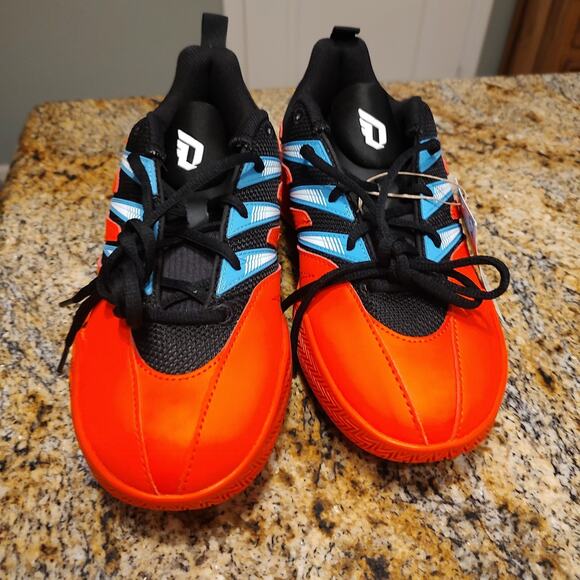 Athletic_Shoes
